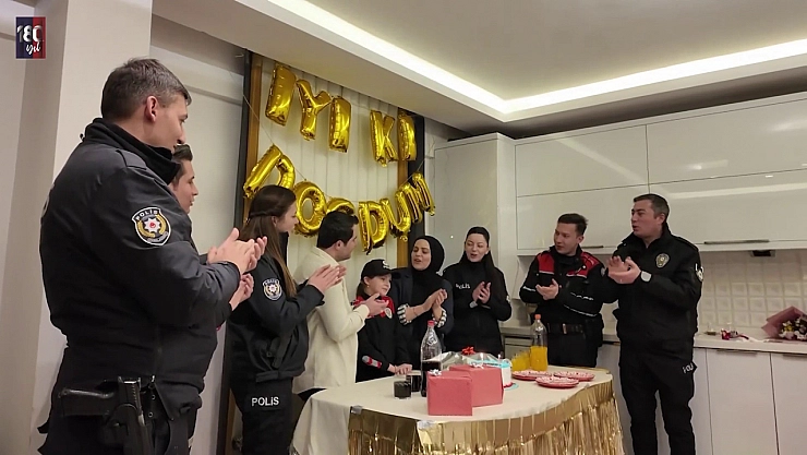 Kendi ailesini ihbar etti