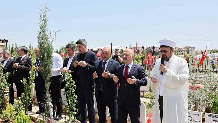 Adıyaman'da şehitlik ziyaret edildi