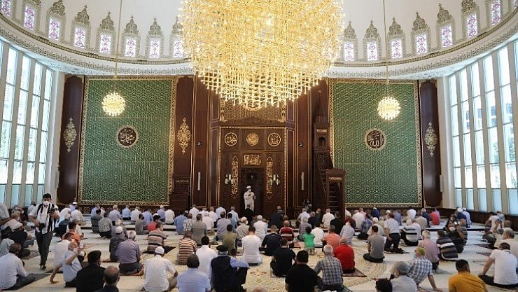 Kernek Cami ibadete açıldı