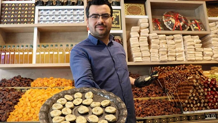 Altın kaplamalı kayısı