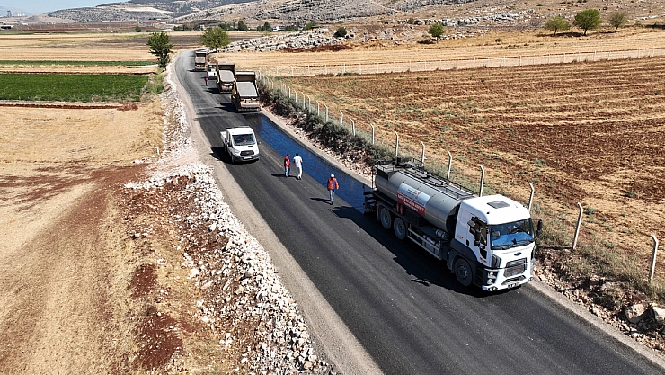Kırsal yollarda asfaltlama çalışmaları hız kesmeden devam ediyor