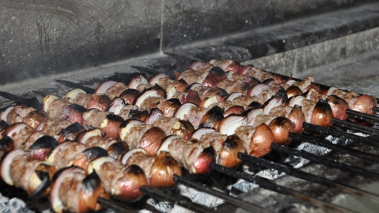 Kış aylarının vazgeçilmez lezzeti soğan kebabı sezonu açıldı