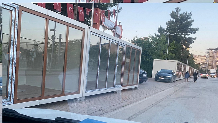 Kışla Caddesi'ndeki Esnaf Taşınmaya Hazırlanıyor! Konteynerlar Yerleştiriliyor...
