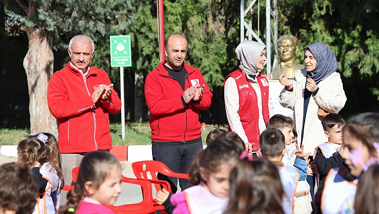 Kızılay haftası coşkuyla kutlandı: 100'ün üzerinde okul ziyaret edilecek