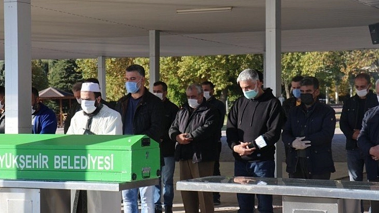 Öldürülen kadın defnedildi