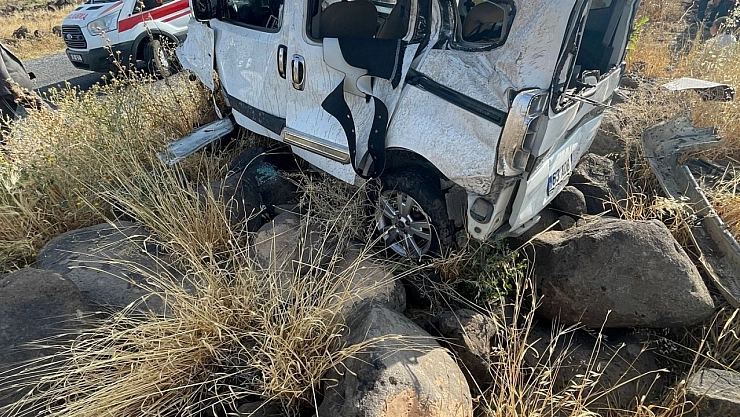 Kontrolden çıkan araç takla attı