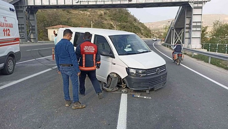 Minibüs kaza yaptı: 2 yaralı