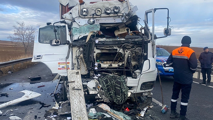 Konya'da tırlar çarpıştı: 1 yaralı