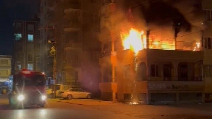 Korku dolu anlar, apartman dairesi alevlere teslim oldu