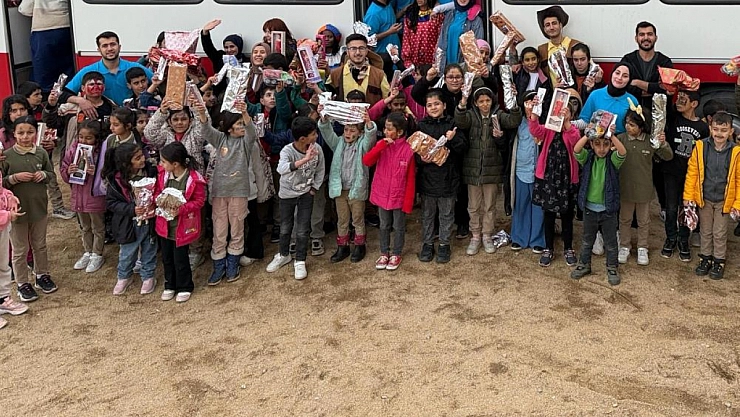 Köy okulundaki öğrencilere sürpriz