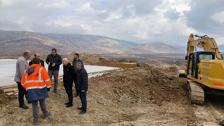Köy tipi evlerin yapımı yüklenici firmaya teslim edildi