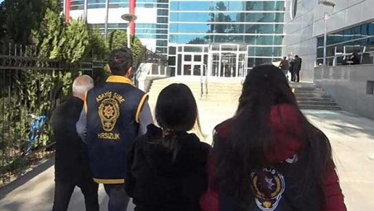 Kozmetik ürün ve ev eşyaları çalan çift yakalandı