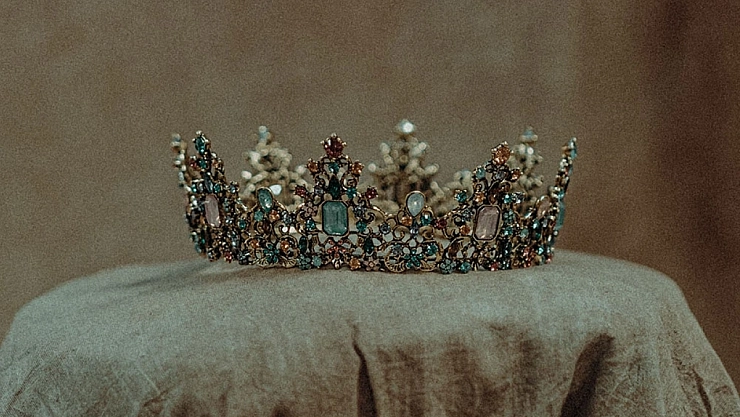 Kral'ı öldürüp karısını kaçırdılar