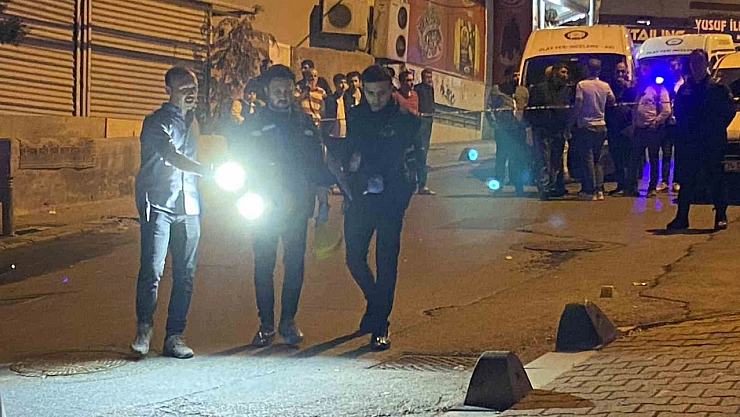 Küçükçekmece'de silahlı saldırı: 2 yaralı