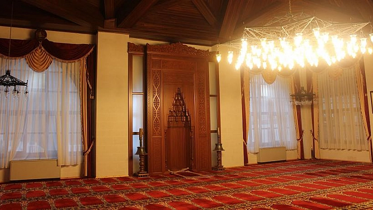 Külliyeye ziyaretçi akını