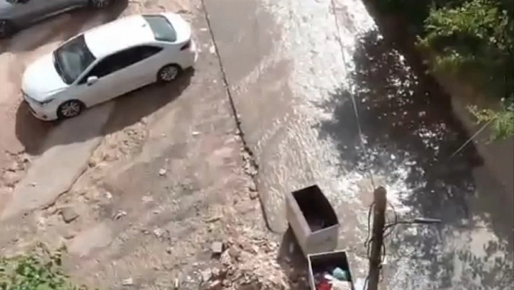 Kurtalan'da aynı noktada su borusu yeniden patladı