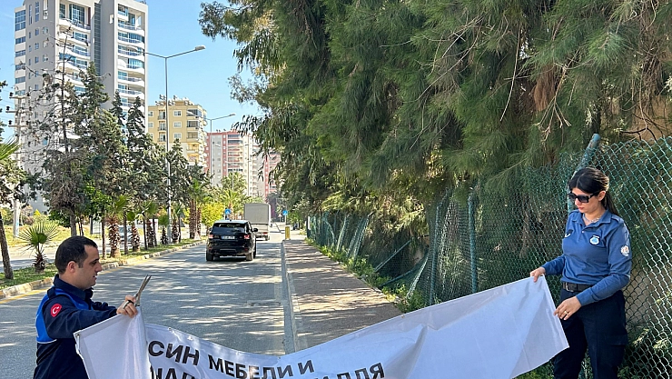 Latin alfabesi kullanılmayan tabelalar toplanıldı