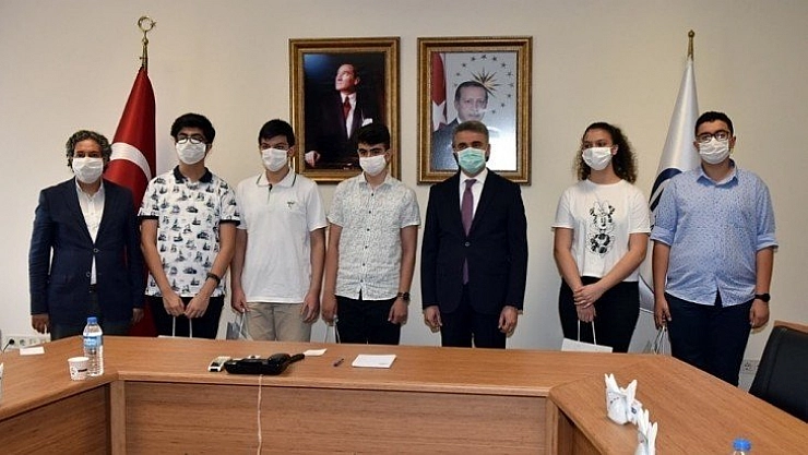 Öğrenciler ödüllendirildi