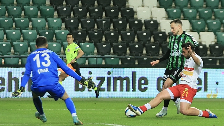 Ligin dibindeki Malatyaspor, zirvedeki Kocaelispor'a direnemedi