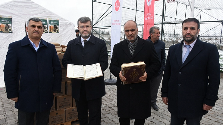 Malatya'da 100 bin yıpranmış Kur'an yerine 30 bin yeni Kur'an dağıtıldı