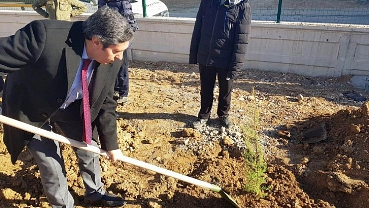 100 fidan toprakla buluştu