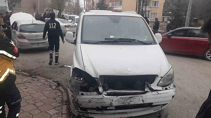 Malatya'da Zincirleme Kaza: 4 Araç Hasar Gördü, 2 Yaralı