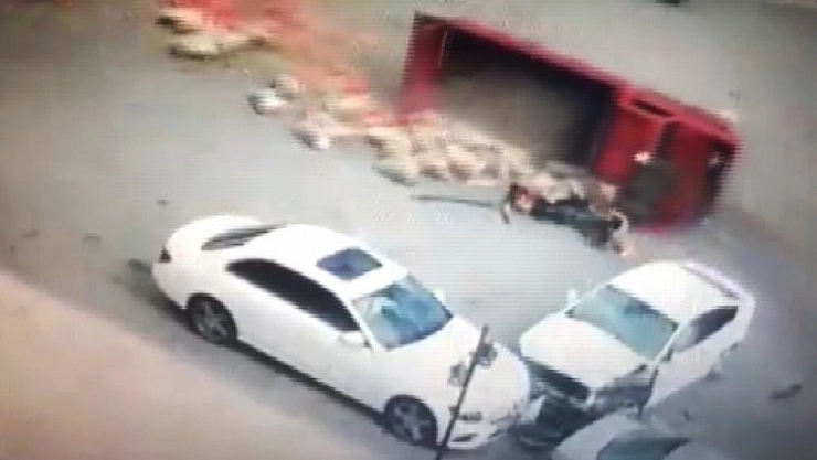 Kaza güvenlik kamerasına yansıdı