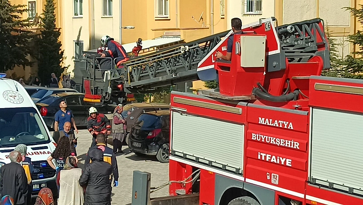 Yeşilyurt'ta yangın paniği: Yaşlılar son anda kurtarıldı!