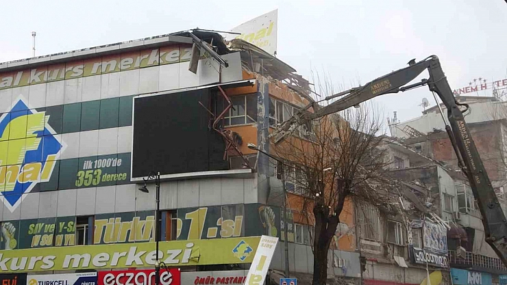 Malatya'da yıkım sürüyor