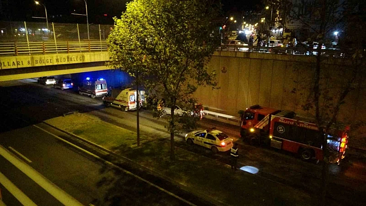 Malatya'da Kontrolden Çıkan Araç Bariyerlere Çarptı: 2 Yaralı