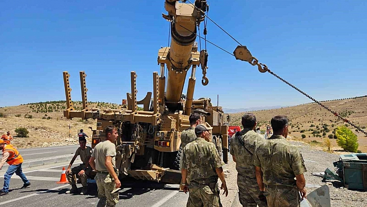 Malatya'da askeri araç devrildi: 2 asker yaralandı