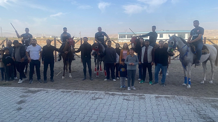 Malatya'da Atlı Cirit Kulübü'nden hemşerilere çağrı: 'Ata sporuna sahip çıkın!'