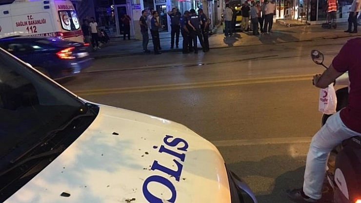 Beyzbol sopları ile iş yerine baskın