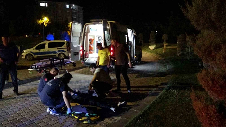 Nikah Sarayı Önünde Kanlı Kavga: 1 Yaralı