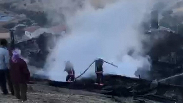 Malatya'da yangın: 3 ev küle döndü