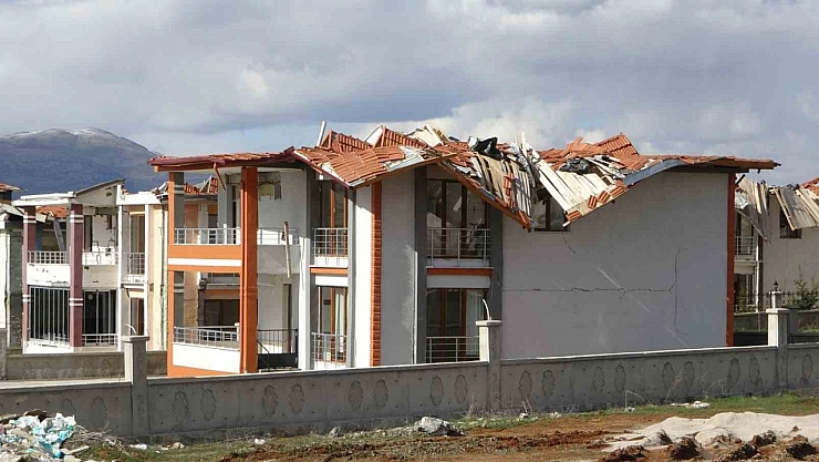 65 villa harabeye döndü