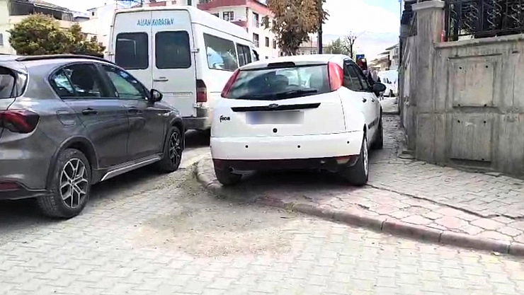 Malatya'da düzen değişti: Yollar vatandaşların, kaldırımlar otomobillerin oldu!