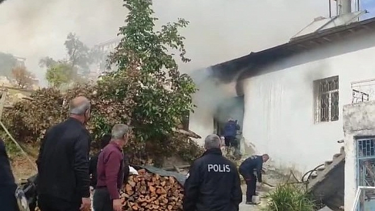 Malatya'da ev yangını paniğe neden oldu!