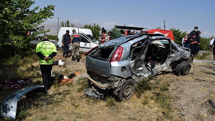 Feci kaza 3 ölü 4 yaralı