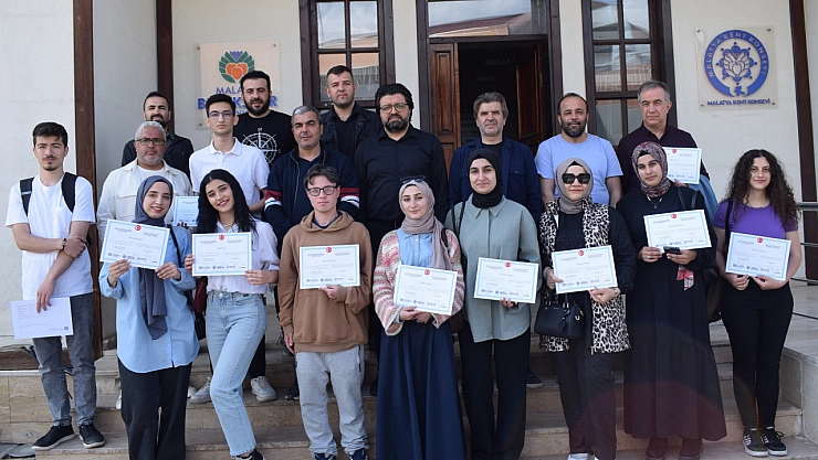 Malatya'da Fotoğrafçılık Tutkusu Sertifikayla Taçlandı