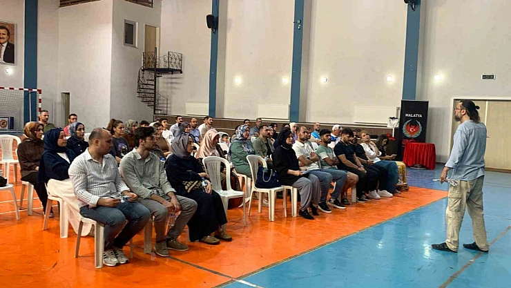 Malatya'da Gençlik Liderlerine Yönelik 'Sahne Sizin' eğitimi