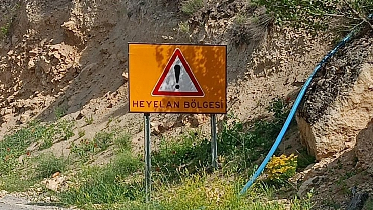 Malatya'da heyelan riski: Yol trafiğe kapatıldı!