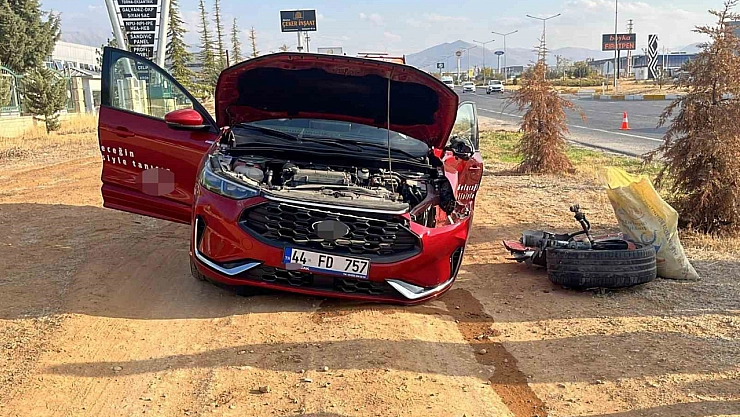 Malatya'da İki Otomobil Çarpıştı: 1'i Ağır 2 Yaralı