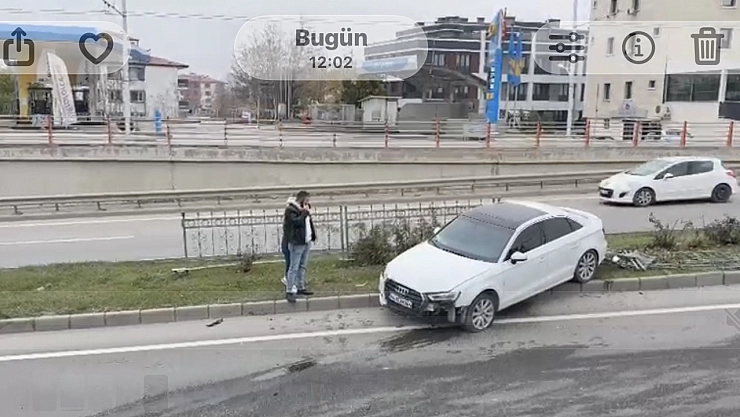 Malatya'da iki otomobil çarpıştı