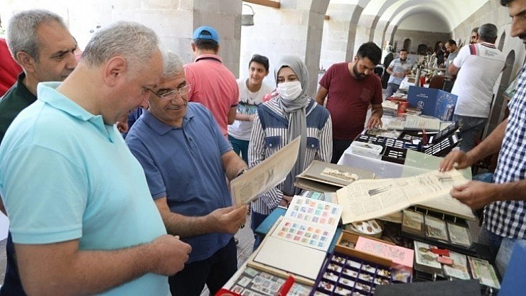 Kervansaray'da antika pazarı açıldı