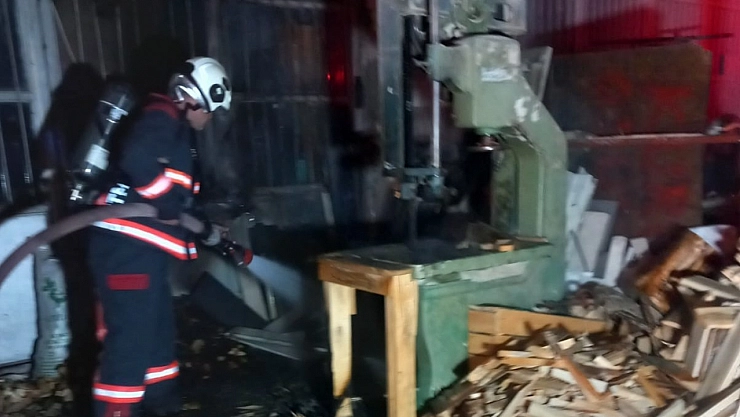 Malatya'da marangoz atölyesinde yangın çıktı