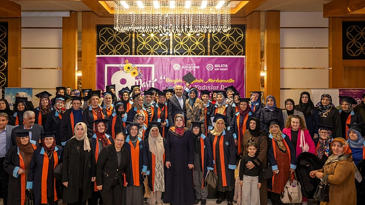 Malatya'da Kadın Akademisi Mezunlarını Verdi