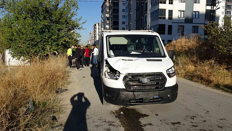 Malatya'da feci kaza: Kamyonet ile elektrikli bisiklet çarpıştı!