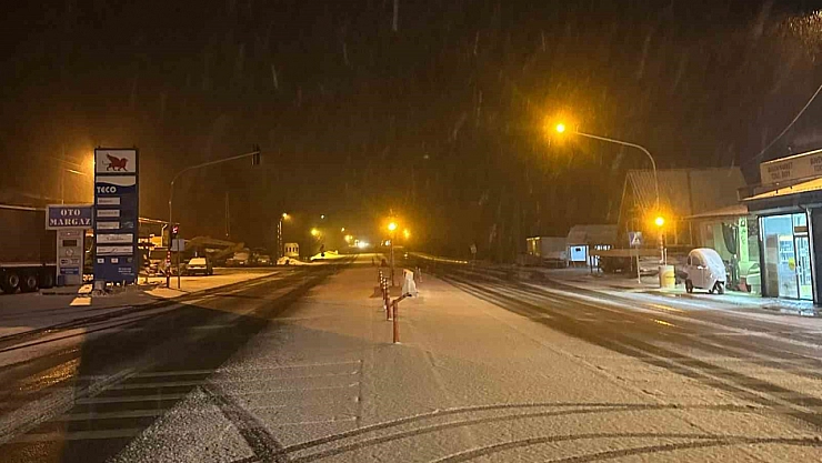 Malatya'da kar sürprizi: Yüksek kesimler beyaza büründü...