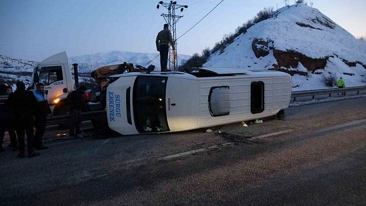 Malatya'da Minibüs Devrildi: 11 Yaralı!